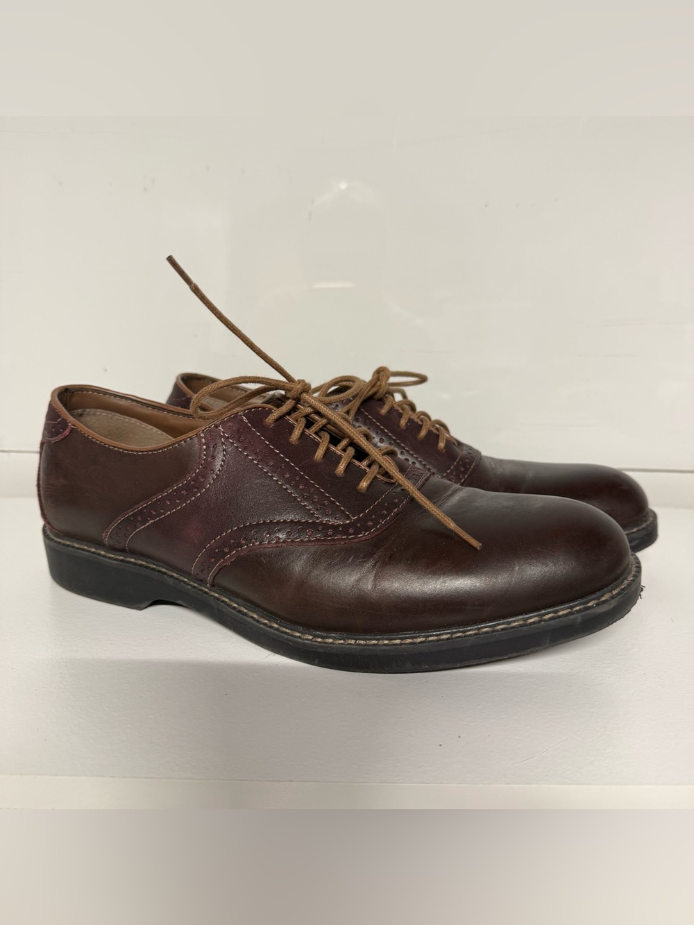 Men's Classic Brown Leather Derby Shoes with Contrast Stitching